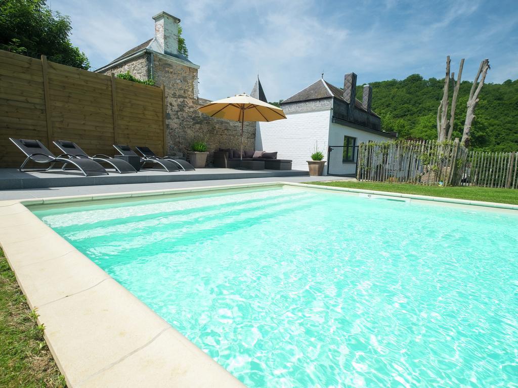 Modern Mansion In Hasti Re Par Del With Pool Villa Hastiere-par-dela Exteriör bild